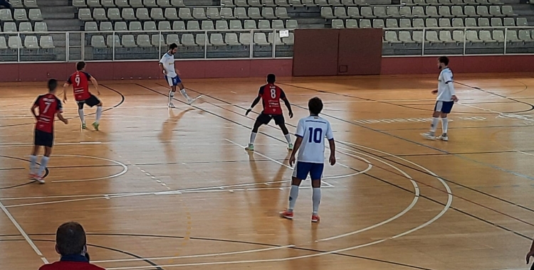 Els jugadors del CNS atacant en l'últim partit | Xavi Colomer